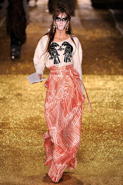 Look 30